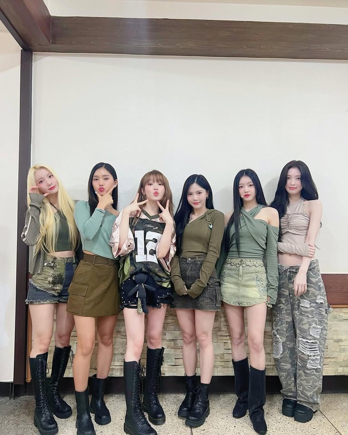 Mungkin belum banyak yang tahu kalau OH MY GIRL sudah eksis di dunia hiburan Korea Selatan selama hampir satu dekade. Ya, girl group beranggotakan enam orang tersebut debut pada 21 April 2015 di bawah naungan WM Entertainment./ Foto: x.com/8_OHMYGIRL