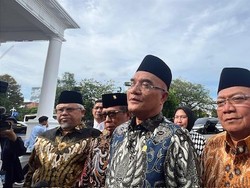 Panja DPR Bertemu Prabowo di Istana, Lapor Hasil Penetapan Biaya Haji 2025