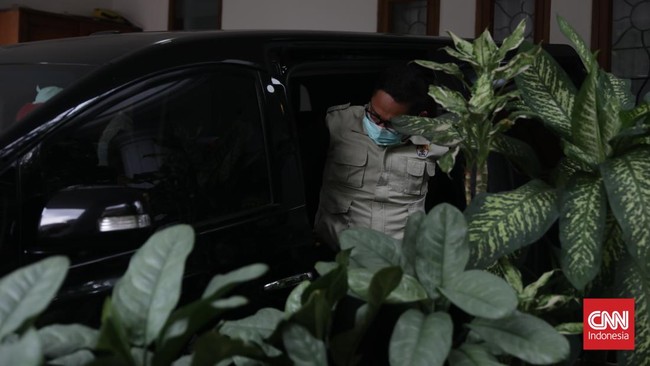 Bukan cuma rumah, Tim penyidik Komisi Pemberantasan Korupsi (KPK) juga menggeledah mobil milik Sekretaris Jenderal PDI Perjuangan (PDIP) Hasto Kristiyanto.