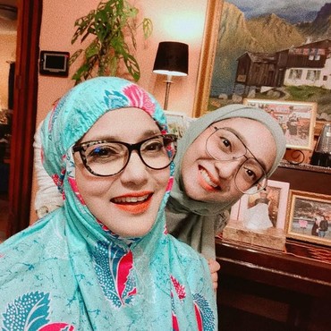 Chiki Fawzi Unggah Foto-foto yang Dikirim Marissa Haque lewat WhatsApp