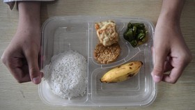 Siswa di Palembang Dapat Makan Bergizi Gratis: Semoga Ada Ayam Goreng