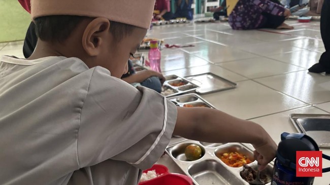 Program Makan Bergizi Gratis (MBG) di Yogyakarta (DIY) baru akan dimulai 13 Januari. Sementara MBG belum sampai sekolah di Pulau Laut Natuna.