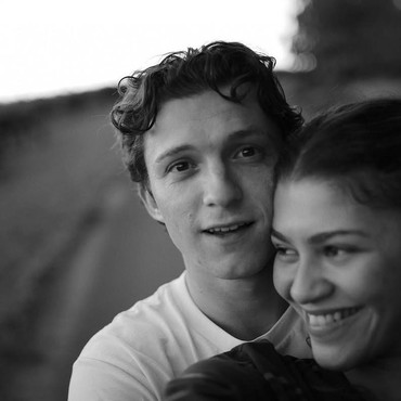 Zendaya Isyaratkan Sudah Menikah dengan Tom Holland di Essence Awards 2026