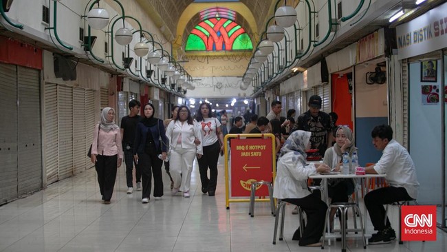 Pengeluaran riil per kapita per tahun adalah rata-rata konsumsi penduduk per tahun, yang direkam BPS berdasarkan harga konstan 2012 dengan mengacu pada Jaksel.