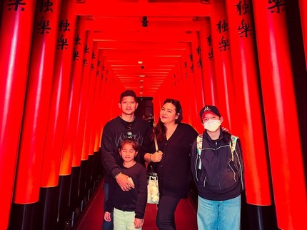 5 Potret Kemesraan Audy Item dan Iko Uwais yang Menikah 12 Th, Bahagia Selalu Merasa Diprioritaskan