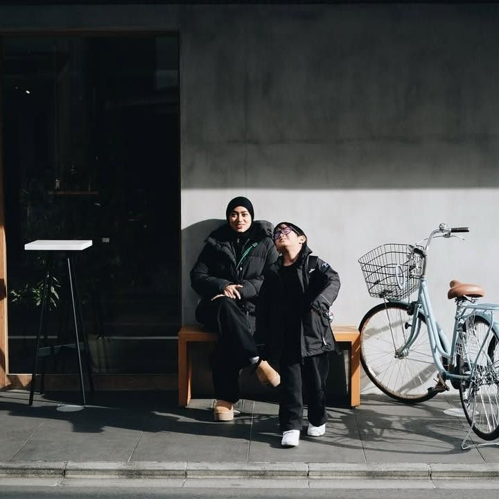 <p>Ayudia dan Ditto juga memilih Jepang sebagai destinasi liburan mereka. Hal tersebut diketahui melalui beberapa potret yang diunggah Bunda satu anak ini di Instagram pribadinya. “Hari-hari di Kyoto adalah hari-hari terbaik,” tulis Ayudia, dikutip dari laman <em>Instagram@ayudiac,</em> Rabu (8/1/2025). (Foto: Instagram@ayudiac)</p>
