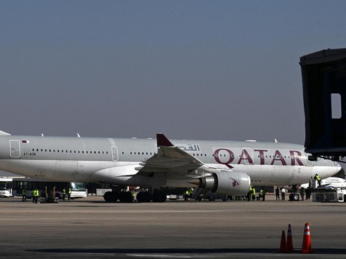 Negara Teluk Mulai Buka Wilayah Udara untuk Penerbangan Komersial