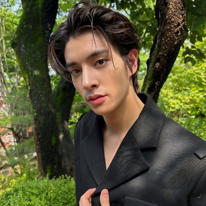 <p>Jake ENHYPEN telah menyandang gelar wajah paling tampan di dunia selama lima tahun berturut-turut. Predikat tersebut pun mengukuhkan posisinya sebagai sepuluh besar daftar idol K-Pop tertampan di dunia. (Foto: Instagram @enhypen)</p>