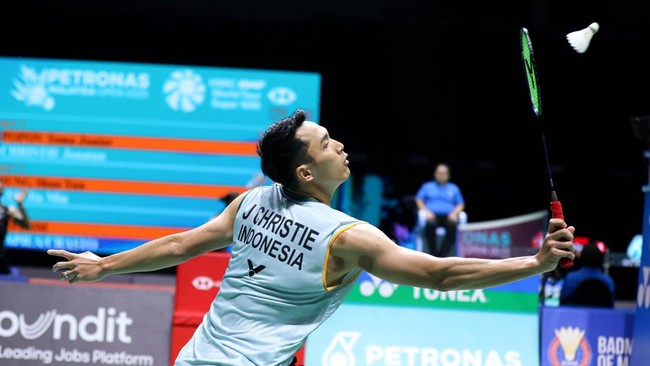 Jonatan Christie berhasil mengikuti jejak positif Gregoria Mariska Tunjung yang lebih dulu lolos ke semifinal India Open 2025.