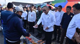 Zulhas Temukan Harga Sembako di Pasar Sidoarjo Murah Kecuali Rawit