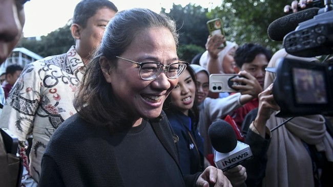 Gugatan Ditolak PN Bogor, Agustiani Tio Bakal Gugat Lagi Rossa Purbo Mantan Bawaslu Agustiani Tio Fridelina kecewa atas putusan PN Bogor yang menolak gugatannya terhadap penyidik KPK. Kuasa hukum akan kaji langkah selanjutnya.