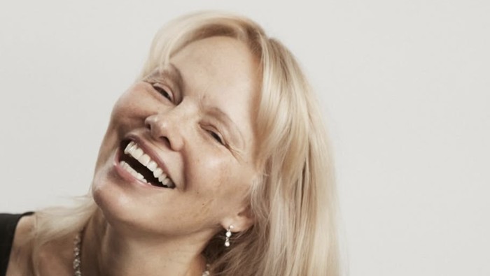 Pamela Anderson di Golden Globes 2025