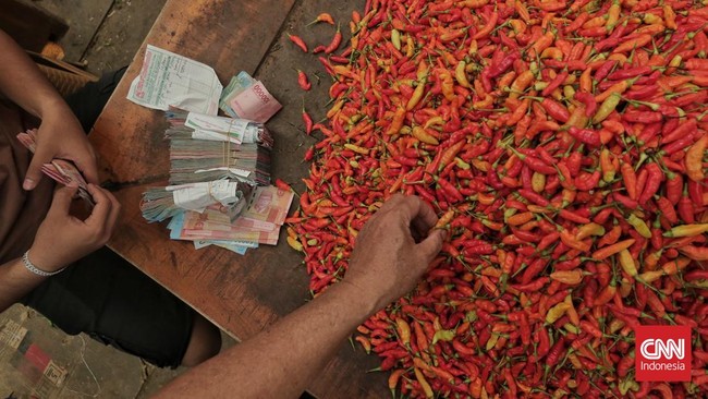 Harga cabai rawit merah naik signifikan sebesar 23,23 persen dalam sebulan terakhir, mencapai Rp81.700 per kg pada 28 Februari 2025.