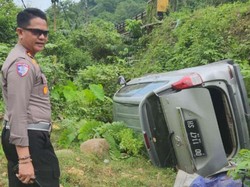 Mobil Jatuh di Jurang 5 Meter di Jalan Poros Maros-Bone, 1 Orang Tewas