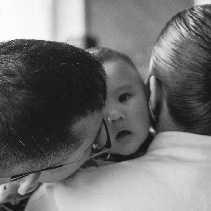 <p>Pada unggahan lainnya, Angel mengungkap bahwa terkadang dirinya merasa tidak pantas memiliki bayi yang sangat pengertian seperti Caspar. Ia pun mengungkap rasa cintanya pada sang putra. (Foto: Instagram: @angelpieters)</p>