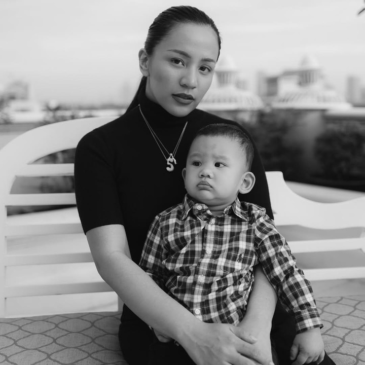 <p>Penyanyi cantik Angel Pieterss melahirkan anak pertamanya pada 26 Desember 2023. Angel pernah mengungkap bahwa ia sempat tak sadar saat hamil anak pertamanya meski sudah merasakan beragam gejala. Ia lalu memutuskan untuk melakukan pemeriksaan dengan test pack karena mulai mengalami perubahan fisik. Hasil tes menunjukkan bahwa ia positif hamil. (Foto: Instagram: @angelpieters)</p>