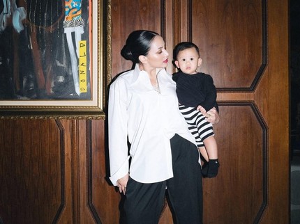 Jarang Tersorot, Ini 7 Potret Caspar Anak Angel Pieters di Usia 1 Tahun