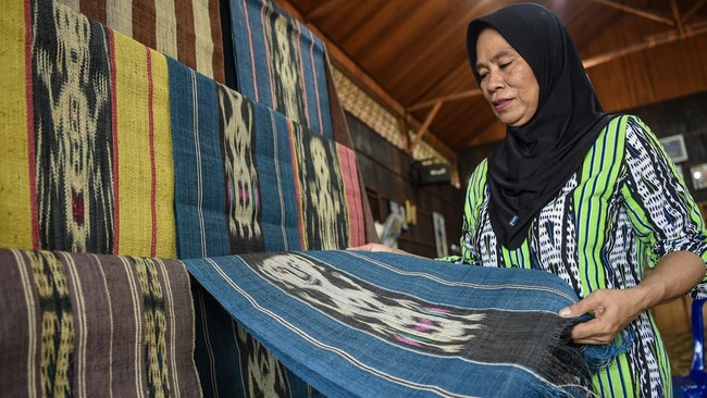 FOTO: Tenun Ulap Doyo, Identitas Suku Dayak Benuaq yang Berharga