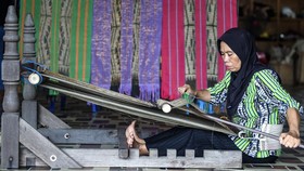 FOTO: Tenun Ulap Doyo, Identitas Suku Dayak Benuaq yang Berharga