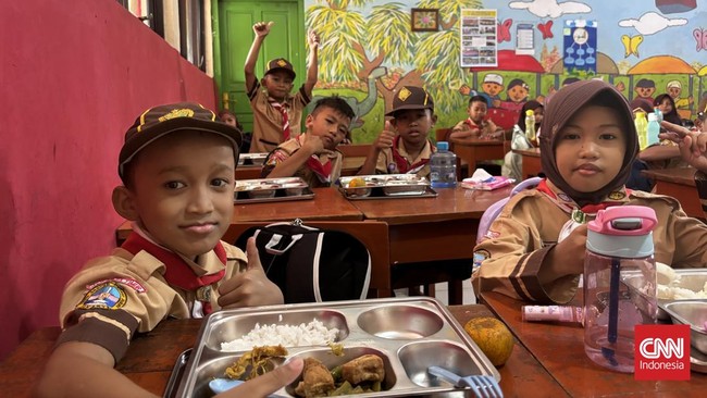 Murid di SDN 06 Pulo Gebang, Jakarta Timur kompak meminta susu dalam menu program makan bergizi gratis (MBG).