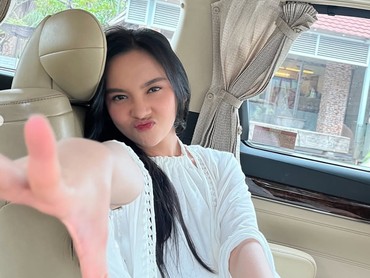 img-title Disentil gegara Nyanyikan Lagu Denny Chasmala Tanpa Izin, Lyodra Jawab...