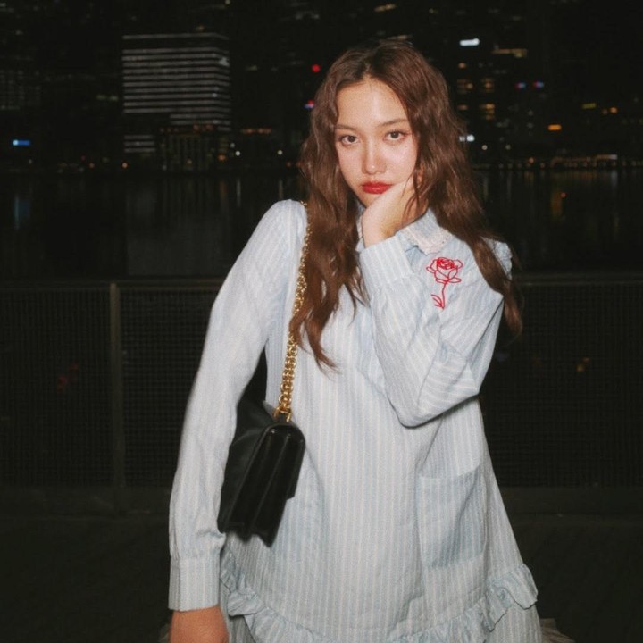 <p>Artis Thailand tercantik di dunia Versi TC Candler berikutnya adalah Sarocha Chankimha. Aktris berusia 26 tahun yang memiliki bakat menyanyi dan bermain gitar ini menduduki peringkat ke-46 perempuan tercantik di dunia 2024. (Foto: Instagram @srchafreen)</p>