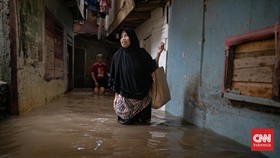 29 RT Terendam di Jakarta Barat, Banjir Ada yang Capai 100 Cm