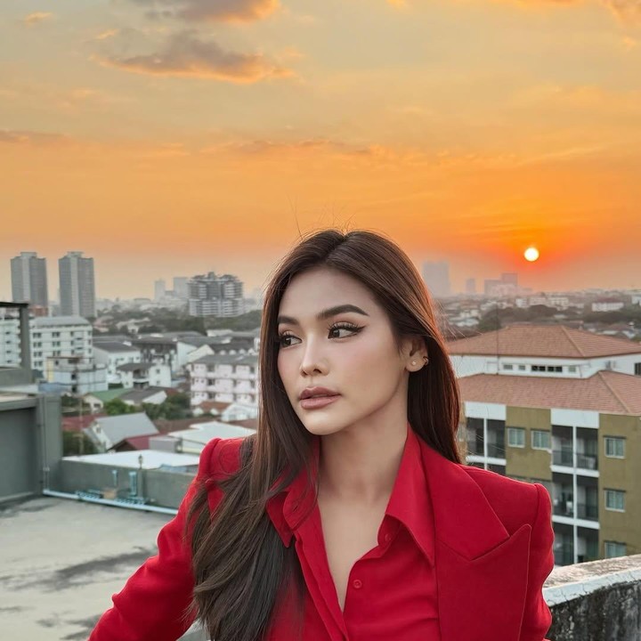 <p>Engfa Waraha berada di urutan ke-58 daftar perempuan tercantik di dunia. Pada 2024, Engfa juga memikat para penonton melalui aktingnya dalam film <em>The Paradise of Thorns</em>. Ia juga pernah jadi kontestan The Voice Thailand 2018. (Foto: Instagram @fa_engfa8)</p>