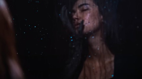 Jinsiy azosi bolak bilan qoplangan yigitning yaqindan surati