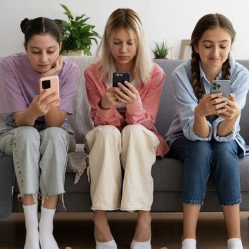 Mengenal Istilah 'Nomophobia', Si Paling Nggak Bisa Hidup Tanpa HP