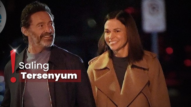 Hugh Jackman-Sutton Foster Gandengan Mesra di Santa Monica, California