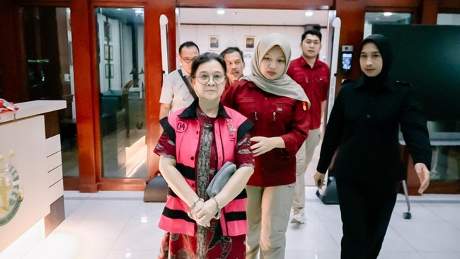 Ibu Ronald Tannur Dituntut 4 Tahun Penjara di Kasus Suap Ibu dari terpidana kasus pembunuhan Gregorius Ronald Tannur (31), Meirizka Widjaja, dituntut dengan pidana selama empat tahun penjara.