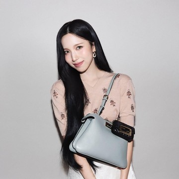 Tampil 'Classy', Simak Potret Mina TWICE yang Jadi Brand Ambassador Baru Fendi