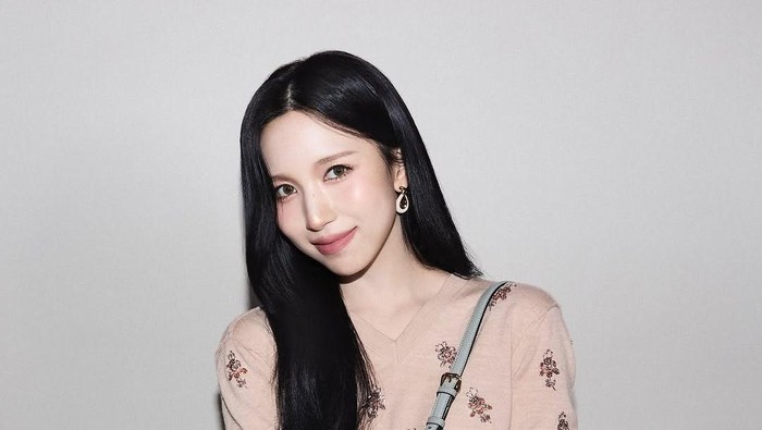 Tampil 'Classy', Simak Potret Mina TWICE yang Jadi Brand Ambassador Baru Fendi