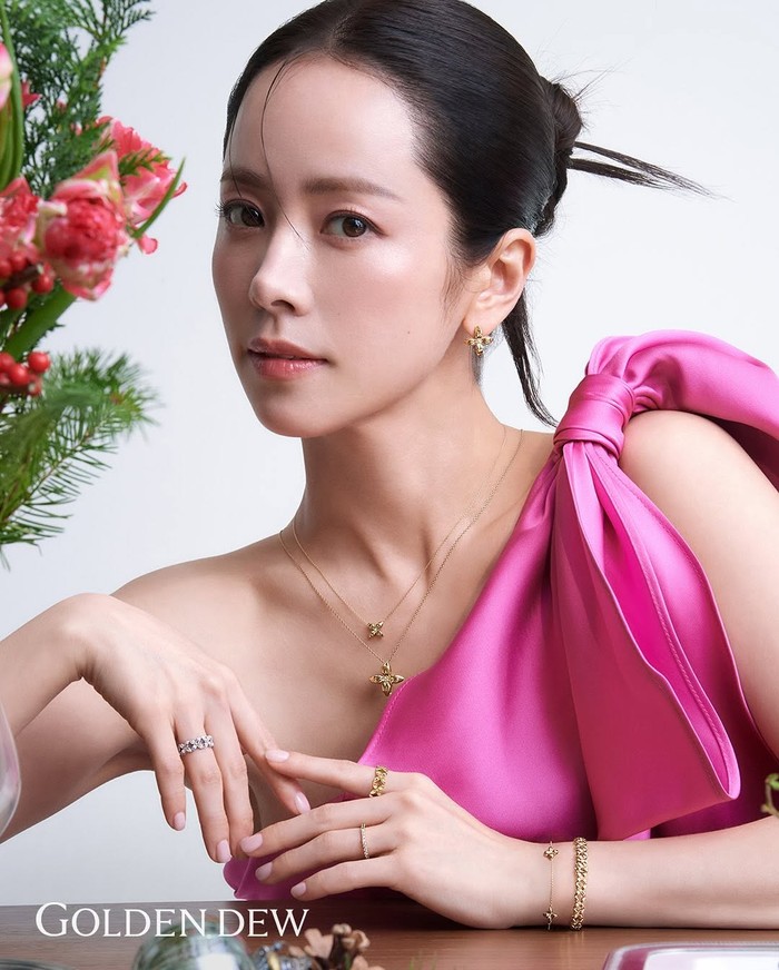 Nama sang aktris mulai melejit secara global setelah membintangi drama sageuk fantasi populer, yakni Rooftop Prince (2012), Beauties./ Foto: instagram.com/roma.emo