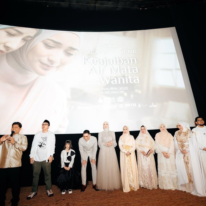 <p>Dalam unggahan itu, Natasha berharap film terbarunya ini dapat memberikan banyak hikmah dan manfaat bagi semua penonton. "Terima kasih atas semua <em>support</em> dan doa dari kalian semua yang hadir maupun yang mendukung dari jauh. Semoga film ini bisa memberikan banyak hikmah dan manfaat untuk semua yang menontonnya," tuturnya. (Foto: Instagram@natasharizkynew)</p>