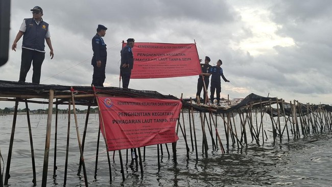 PP Muhammadiyah dan sejumlah koalisi masyarakat sipil mengadukan pemasangan pagar laut sepanjang 30 kilometer di Kabupaten Tangerang ke polisi.