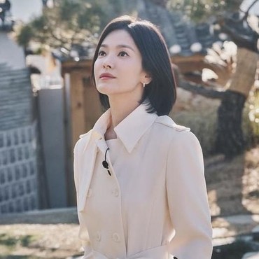 Jawaban Berkelas Song Hye Kyo Saat Ditanyai Tentang Rumor Palsu