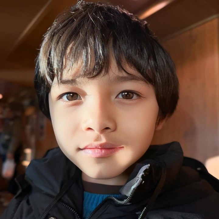 <p>"Kenapa Achabi (panggilan Arsya) jadi kayak orang Jepang atau Korea, ya? Paling suka <em>slide</em> yang mana, <em>guys</em>?" kata Ashanty seraya mengunggah potret tampan sang putra. (Foto: Instagram: @ashanty_ash)</p>