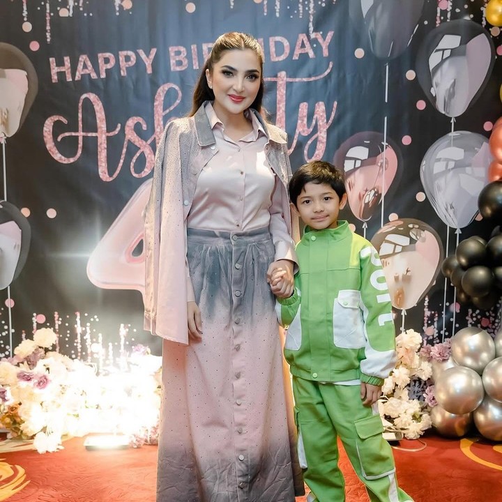<p>Ashanty sendiri kerap membagikan momen kebersamaannya bersama sang putra. Mulai dari acara ulang tahun, bermain di rumah, hingga berlibur ke berbagai tempat. (Foto: Instagram: @ashanty_ash)</p>