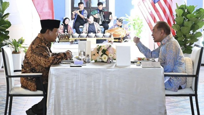 Presiden Prabowo mengaku merasa seperti pulang kampung jika Malaysia lantaran pernah tinggal lama dan berguru di sana.