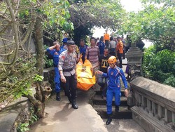 WNA Wanita Berbikini Ditemukan Tewas di Bawah Tebing Uluwatu