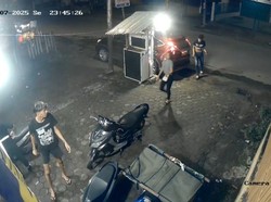 Duh! Muda-Mudi di Jambi Terciduk CCTV Curi 50 Liter Bensin Pakai Mobil SUV