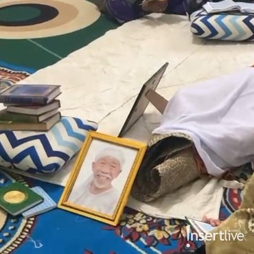 Suasana Rumah Duka Haji Qomar Jelang Pemakaman