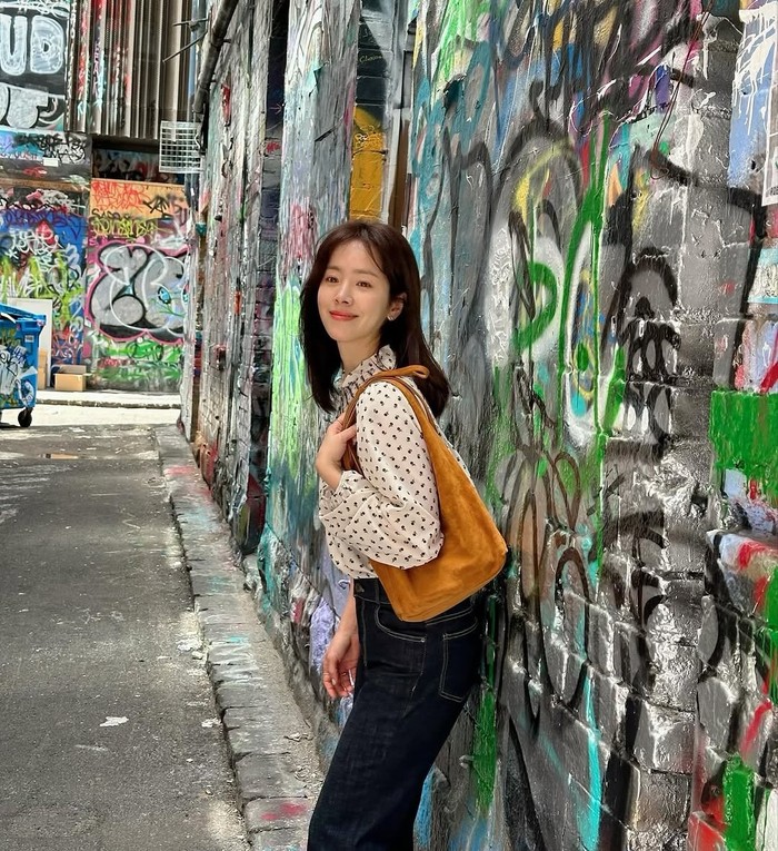 Tak heran, jika dirinya disebut sebagai salah satu aktris yang menolak tua. Pasalnya, penampilan Han Jin Min kini tampak awet muda, meski usianya sudah menginjak 42 tahun, Beauties./ Foto: instagram.com/roma.emo