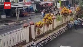 VIDEO: Perampok Bawa Senpi di Tasikmalaya Dibekuk Warga