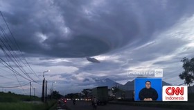 VIDEO: Penampakan Awan Berbentuk UFO dan Angin Puting Beliung