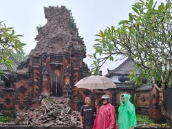 Diguyur Hujan Deras, Candi Berusia Ratusan Tahun di Gianyar Ambruk