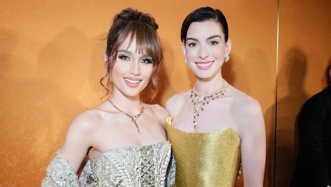Gaya Elegan Cinta Laura, Anne Hathaway, hingga Liu Yifei di Bulgari Exhibition 2025