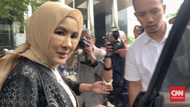 Nicke Widyawati diperiksa sebagai saksi kasus dugaan korupsi terkait kerja sama jual beli gas antara PT Perusahaan Gas Negara (PGN) dan PT IAE.